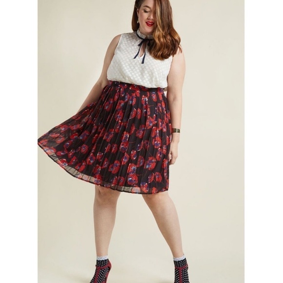 ModCloth chiffon pleated floral poppy skirt nwot - Picture 2 of 3